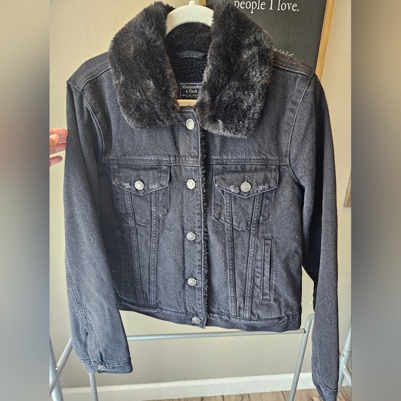 NWT Abercrombie & Fitch Black Jean Jacket Removeablw Faux Fur Collar Large - Picture 1 of 6